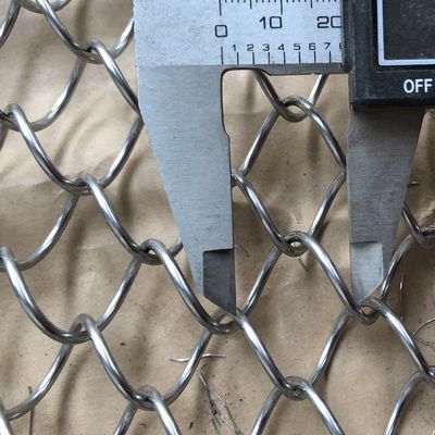 Dekorative Innenausstattung Metall-Spule Vorhänge Custom Draht Pitch 9mm 80% offene Fläche