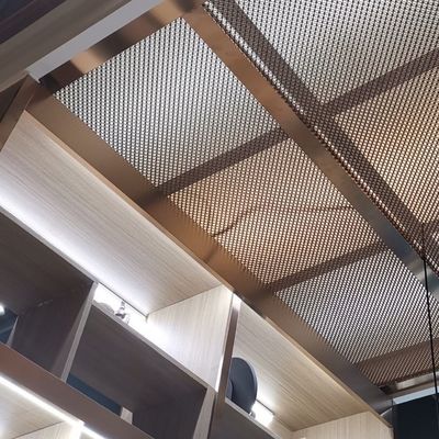 Dauerhafte langlebige Metallspulen Draperie Transform Raum
