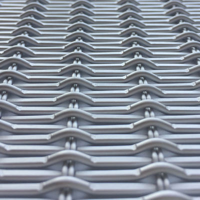 Architektonische Masche aus Silber aus Edelstahl für eine individuell angepasste Gebäudefassade