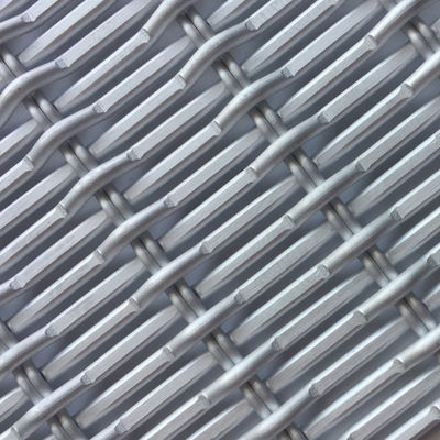 Architektonische Masche aus Silber aus Edelstahl für eine individuell angepasste Gebäudefassade