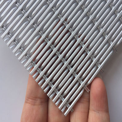 Architektonische Masche aus Silber aus Edelstahl für eine individuell angepasste Gebäudefassade