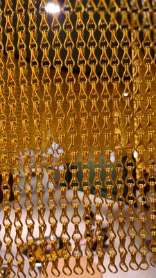 12x24mm Kettengröße Aluminium-Kettenschirm mit 60% offener Fläche und 1,2 mm Drahtdurchmesser für eine effektive Fliegenkontrolle