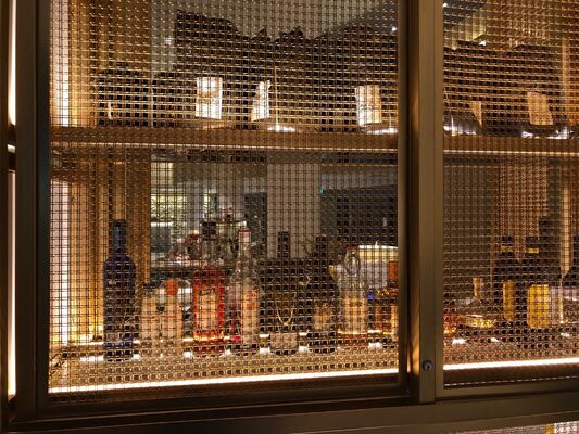 Architektonisches Metallgewebe in individueller Länge mit Korrosionsbeständigkeit, ideal für Fassadenverkleidungen und Innenwandpaneele