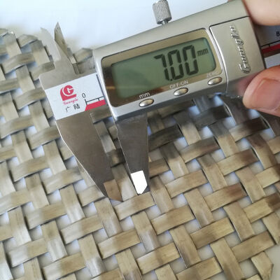 Architektonische Fassaden, Trennwände, Sonnenschirme, Verzinkte Stahldrahtnetze und Dekorationsanwendungen im Inneren